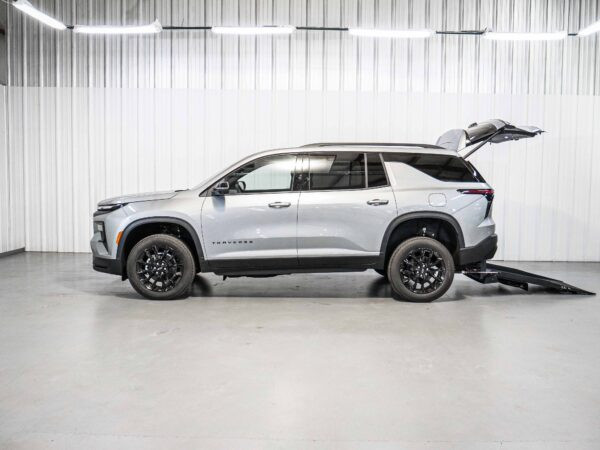 2026 Chevrolet Traverse FWD LT
