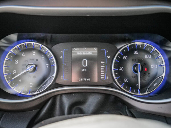 2023 Chrysler Voyager LX