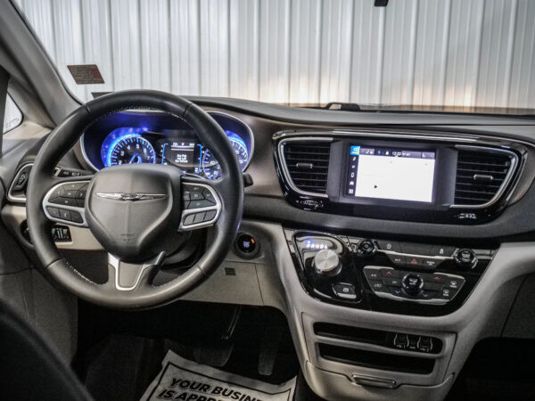 2022 Chrysler Voyager LX