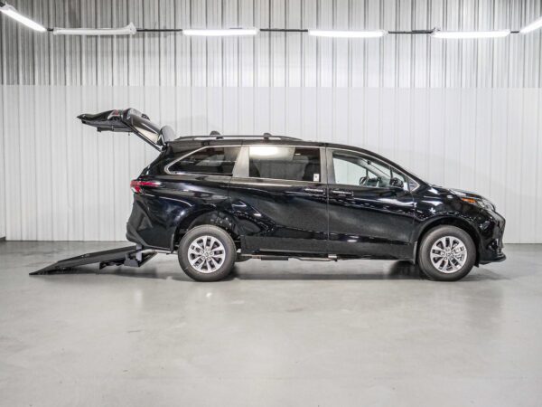 2026 Toyota Sienna XLE 8-Passenger