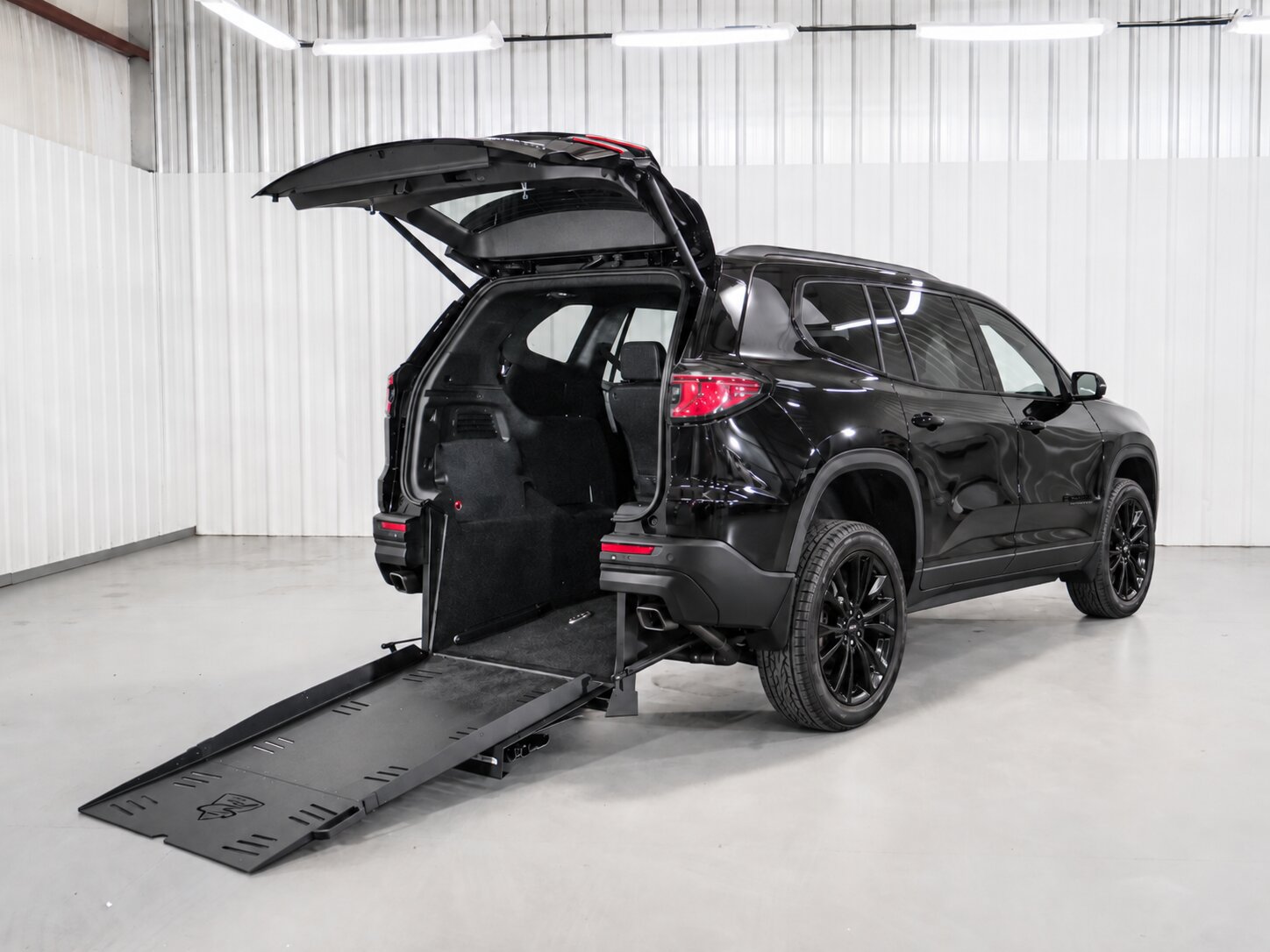 2025 GMC Acadia FWD Elevation - Freedom Motors USA