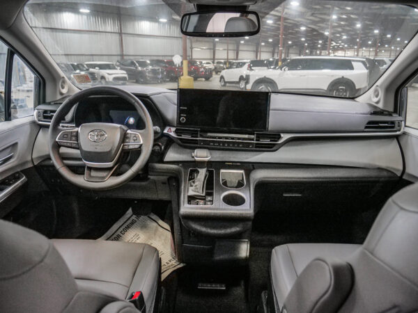 2025 Toyota Sienna XLE