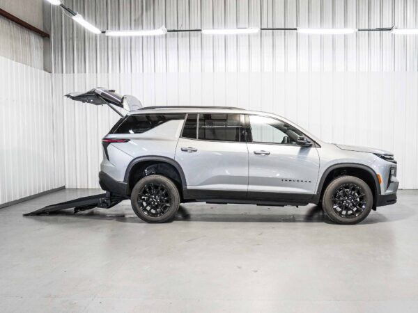 2026 Chevrolet Traverse FWD LT