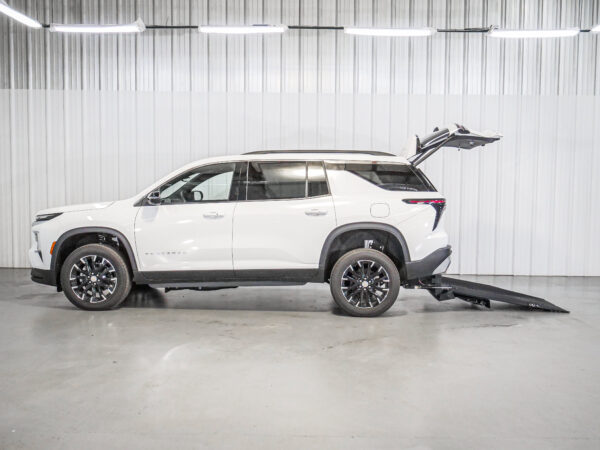 2026 Chevrolet Traverse FWD LT