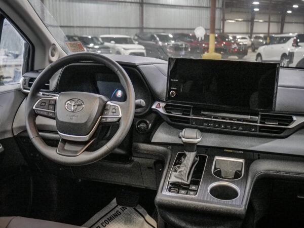 2025 Toyota Sienna XLE