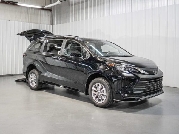 2026 Toyota Sienna XLE 8-Passenger