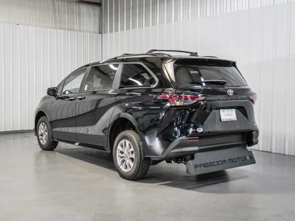 2026 Toyota Sienna XLE 8-Passenger