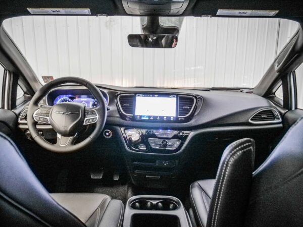 2026 Chrysler Voyager LX