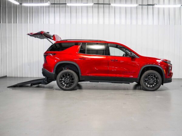 2026 Chevrolet Traverse FWD LT
