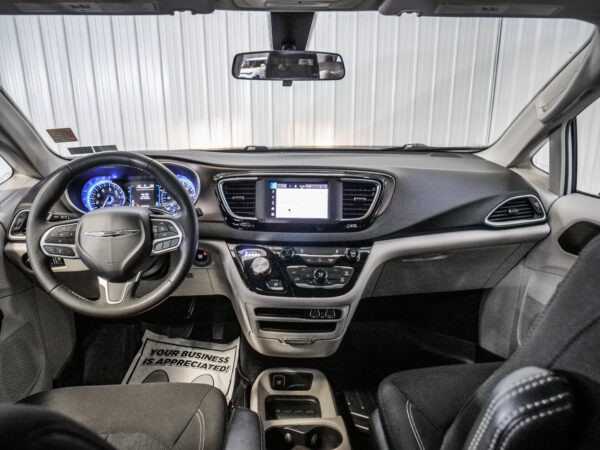 2022 Chrysler Voyager LX