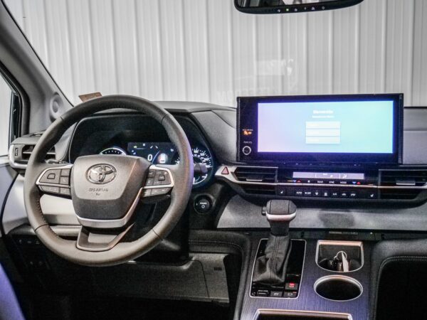 2026 Toyota Sienna XLE 8-Passenger