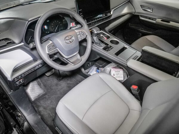 2026 Toyota Sienna XLE 8-Passenger