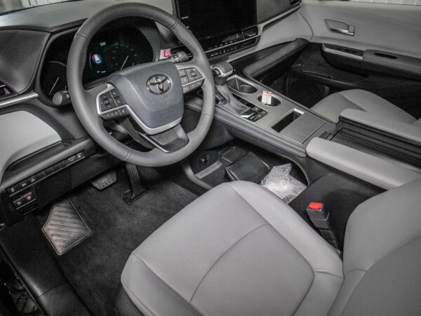 2026 Toyota Sienna XLE 8-Passenger