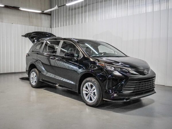 2026 Toyota Sienna XLE 8-Passenger