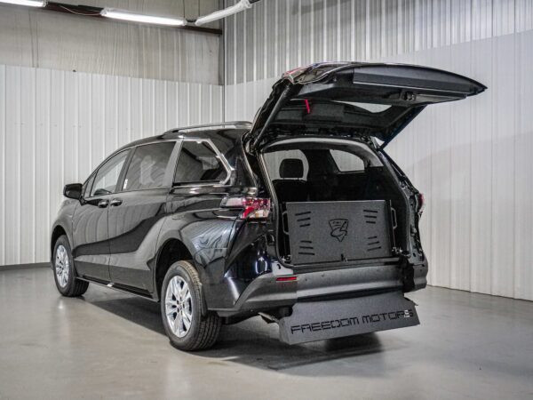 2026 Toyota Sienna XLE 8-Passenger