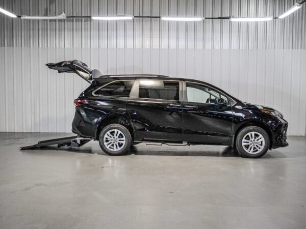 2026 Toyota Sienna XLE 8-Passenger