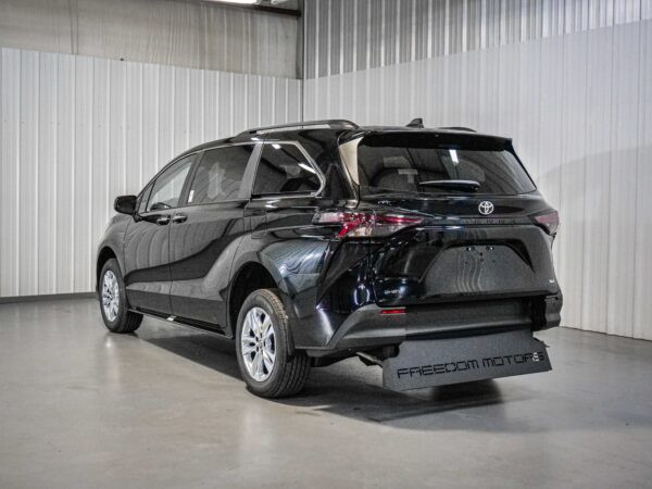 2026 Toyota Sienna XLE 8-Passenger