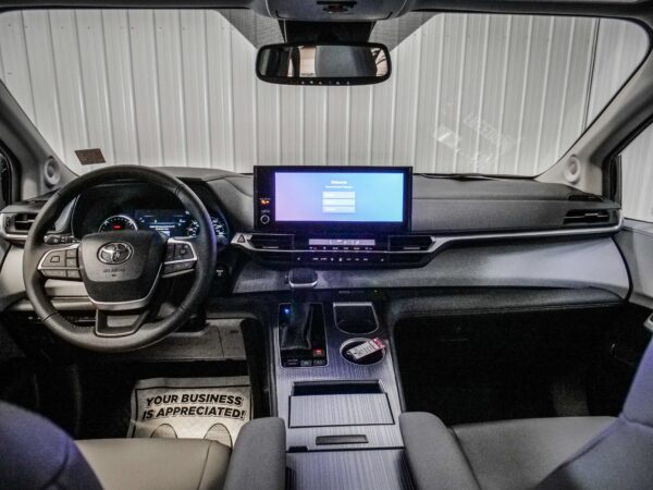 2026 Toyota Sienna XLE 8-Passenger