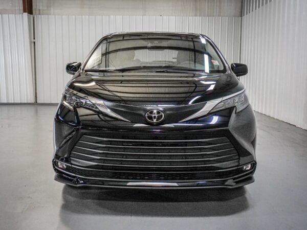 2026 Toyota Sienna XLE 8-Passenger