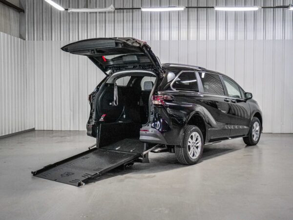 2026 Toyota Sienna XLE 8-Passenger