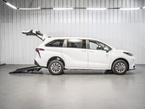 2026 Toyota Sienna LE