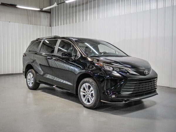 2026 Toyota Sienna XLE 8-Passenger