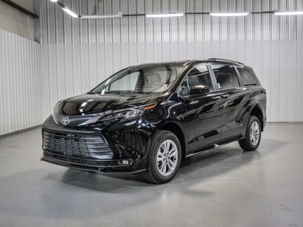 2026 Toyota Sienna XLE 8-Passenger